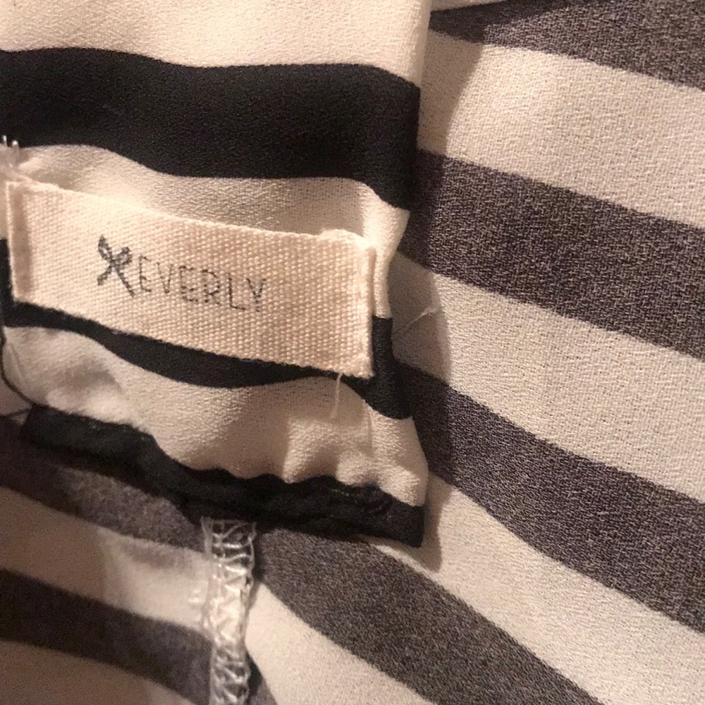 Ladies top - Picture 2 of 3